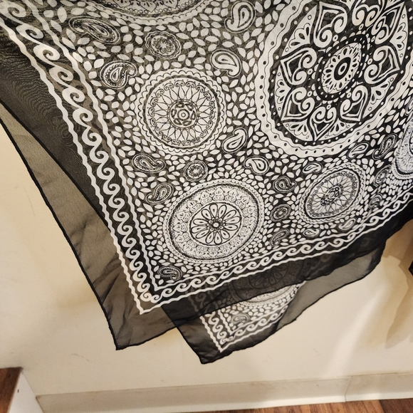 M.K.M Designs Black and White Asymmetrical Camisole Top Plus Size 2x - Picture 5 of 11